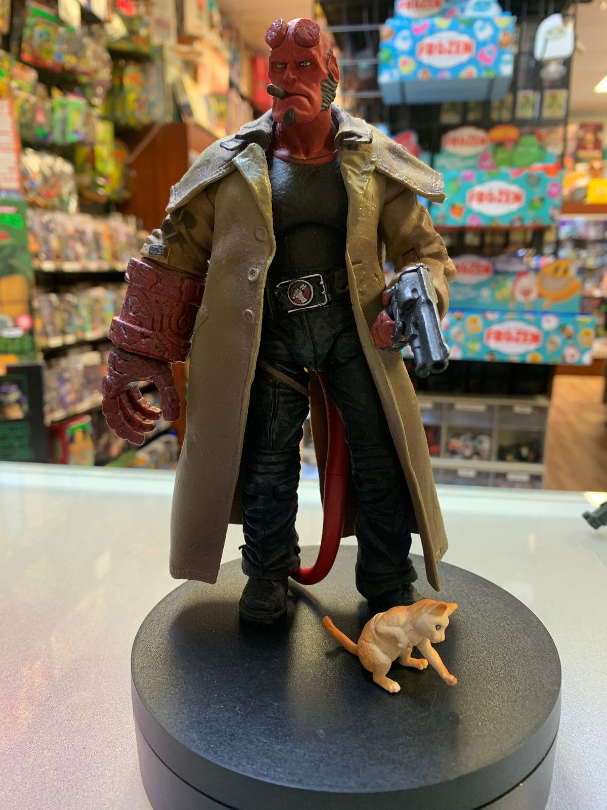Hellboy with Accessories (Hellboy, Mezco) product image 1, provided for visual reference and product detail review