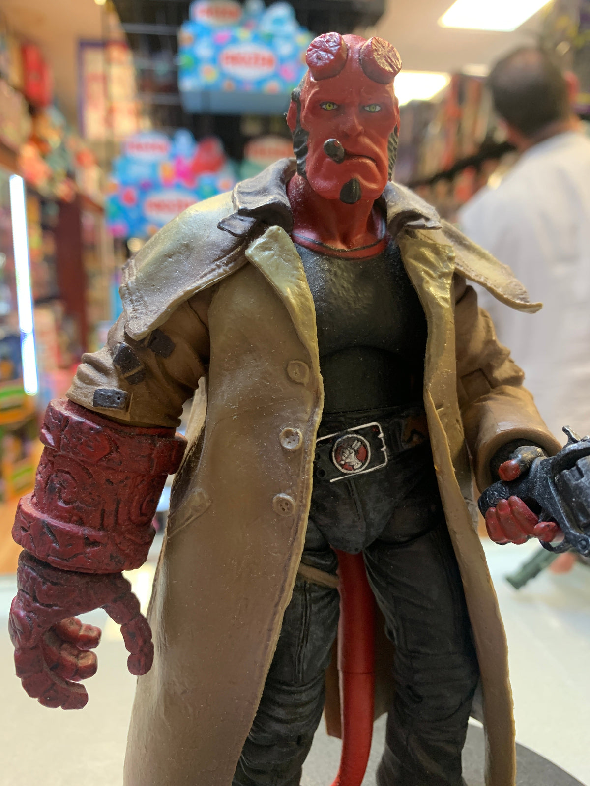 Hellboy with Accessories (Hellboy, Mezco) product image 2, provided for visual reference and product detail review