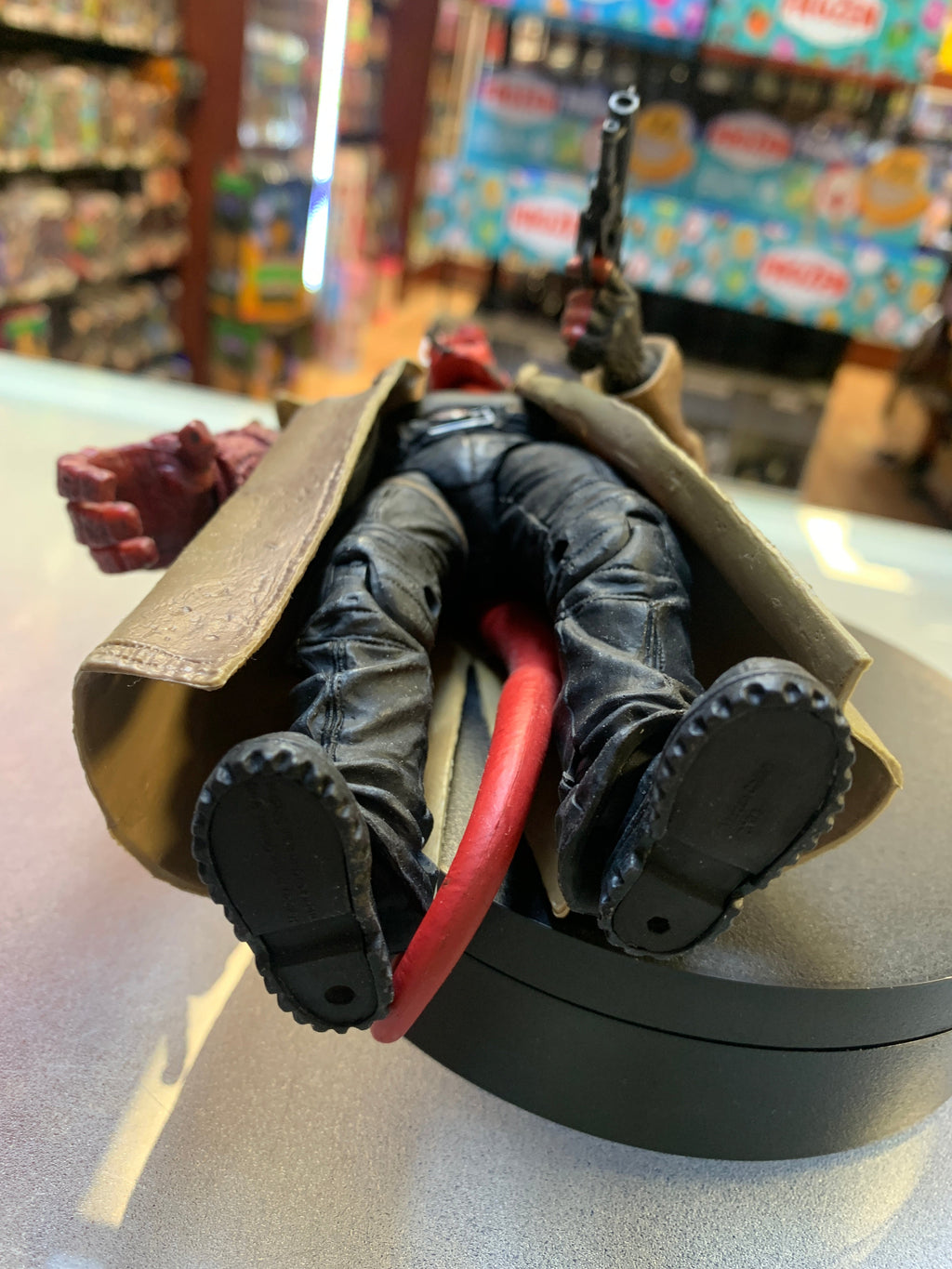 Hellboy with Accessories (Hellboy, Mezco) product image 9, provided for visual reference and product detail review