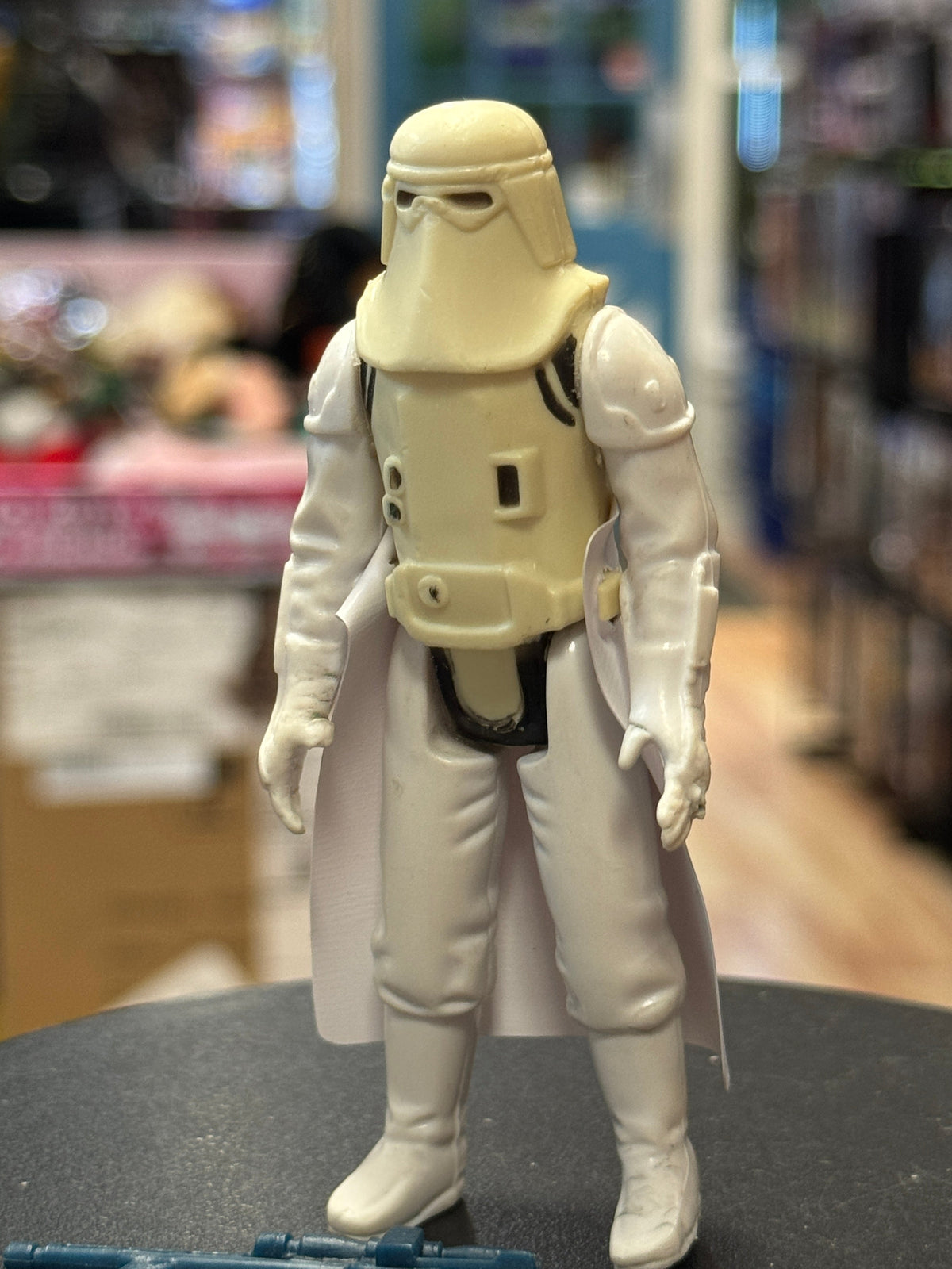 Snowtrooper with Repro Cape 4380 (Star Wars Vintage, Kenner) COMPLETE product image 3, provided for visual reference and