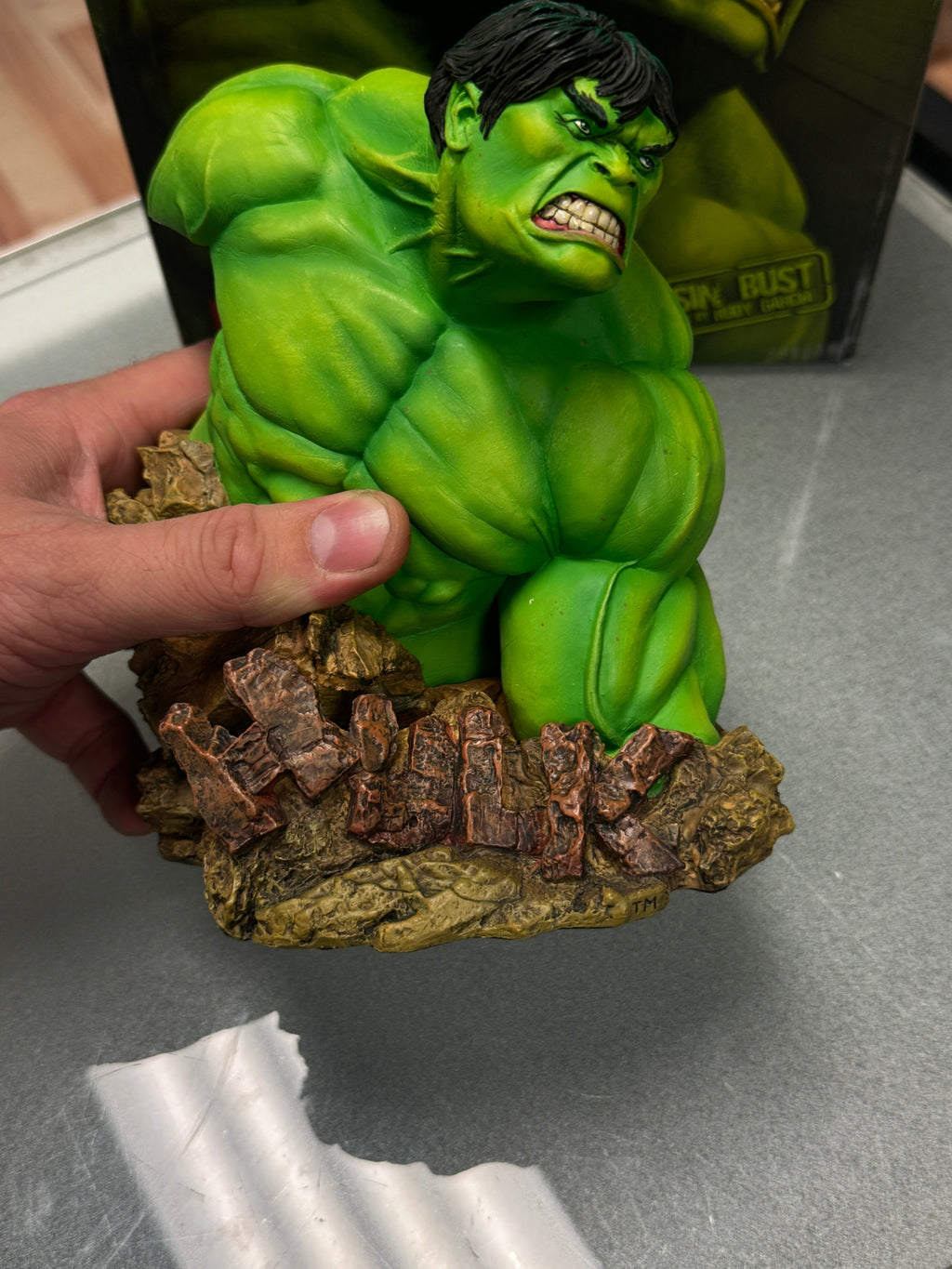 Incredible Hulk Resin Bust Statue (Marvel, Diamond Select) open Box product image 8, provided for visual reference and