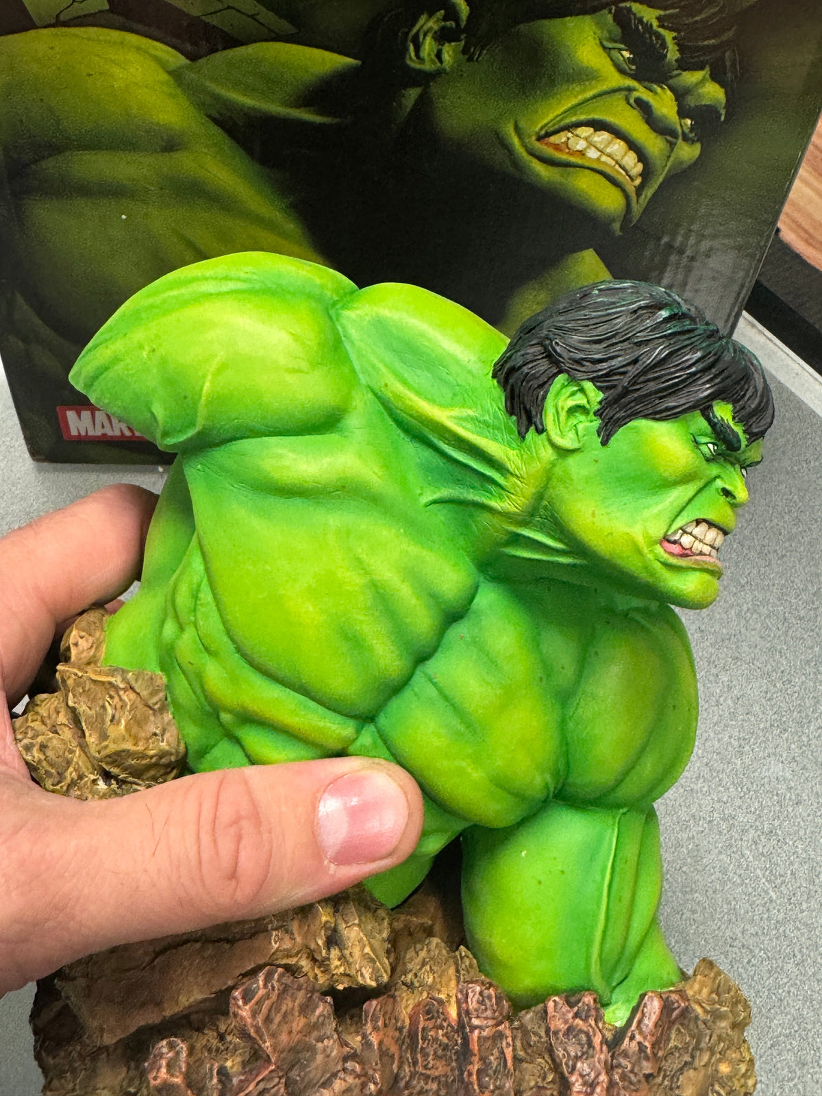 Incredible Hulk Resin Bust Statue (Marvel, Diamond Select) open Box product image 9, provided for visual reference and