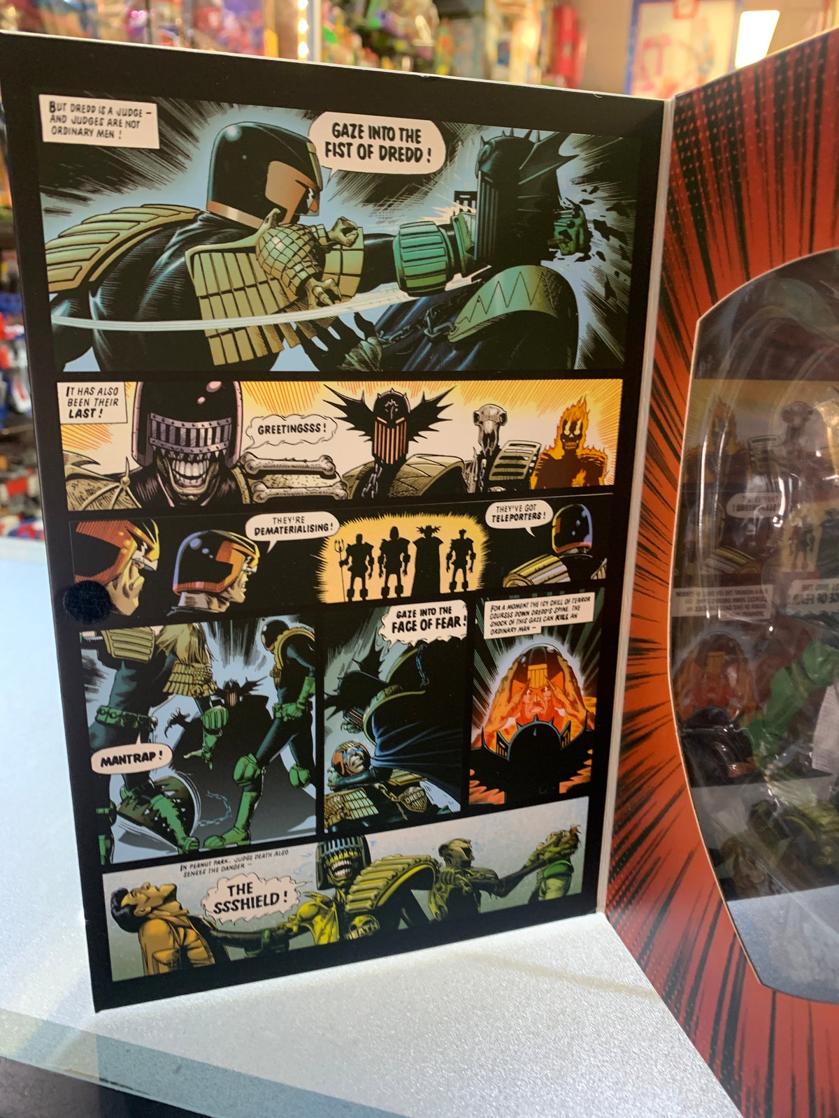 Gaze Into The Fist of Dredd (Hiya, Judge Dredd) SEALED product image 3, provided for visual reference and product detail