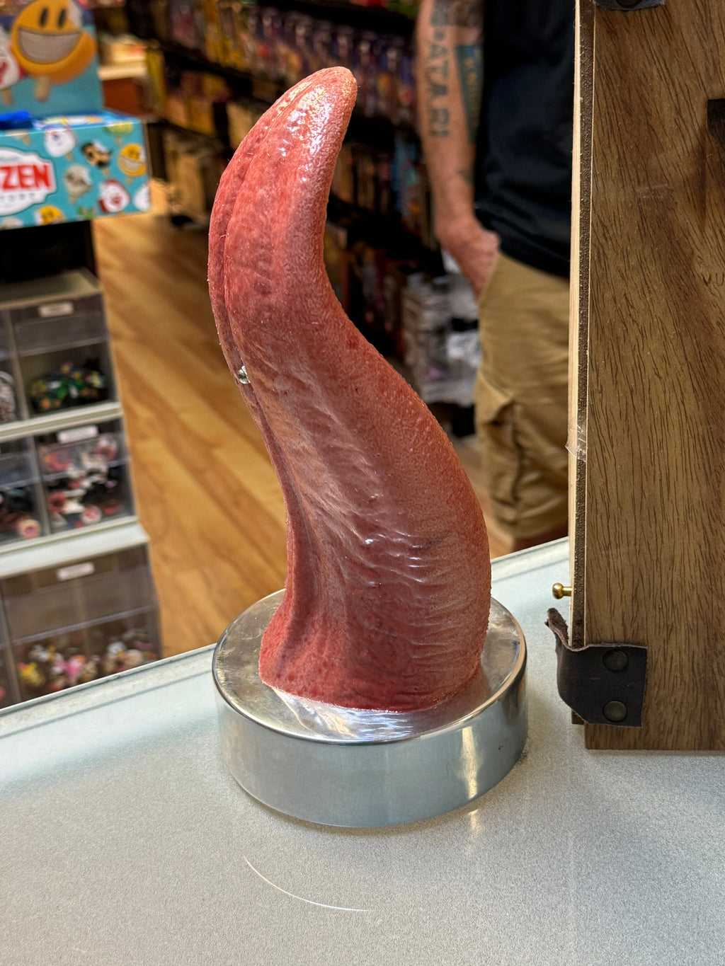 2002 MTV LatinoAmericana Music Award VMA Authentic Tongue Award product image 4, provided for visual reference and product