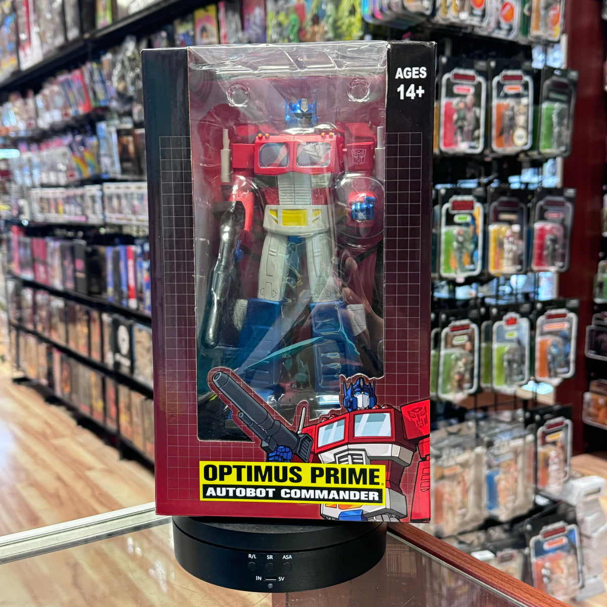 Optimus Prime. Autobot Commander Statue (Transformers, PCS) product image 1, provided for visual reference and product
