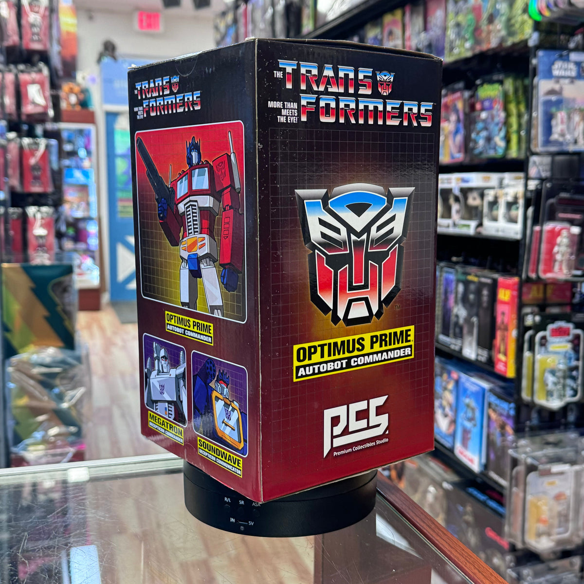 Optimus Prime. Autobot Commander Statue (Transformers, PCS) product image 4, provided for visual reference and product