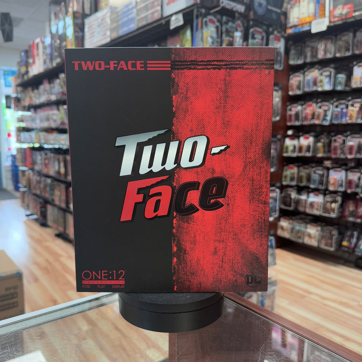 Two-Face (DC, Mezco One:12) Complete product image 1, provided for visual reference and product detail review