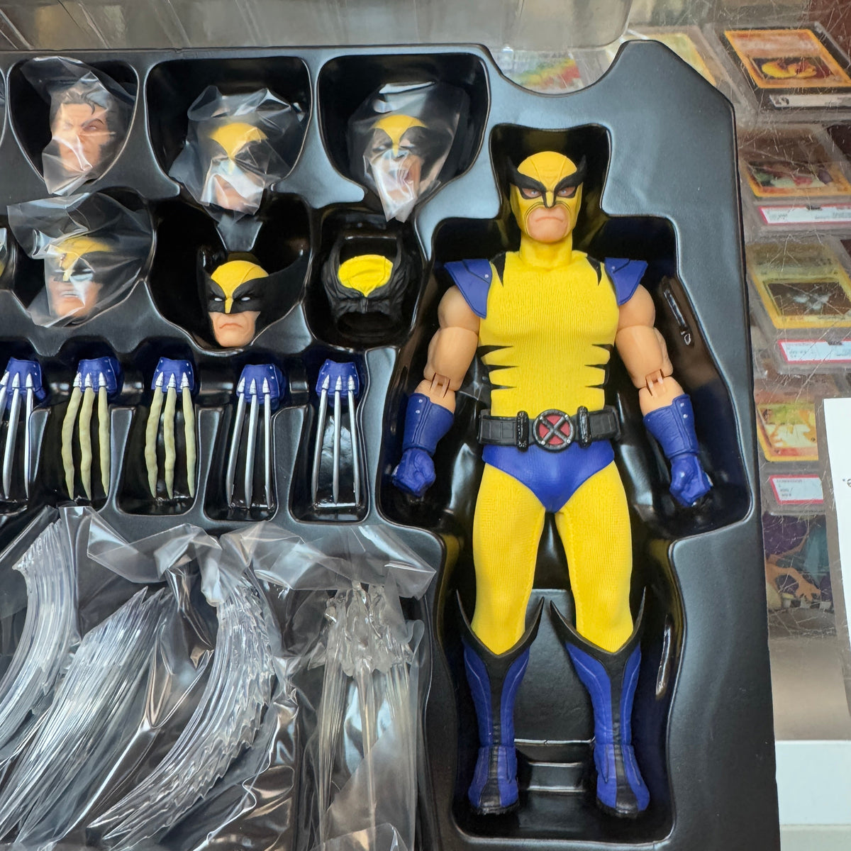 Wolverine Deluxe Edition (Marvel, Mezco One:12) Complete product image 6, provided for visual reference and product detail