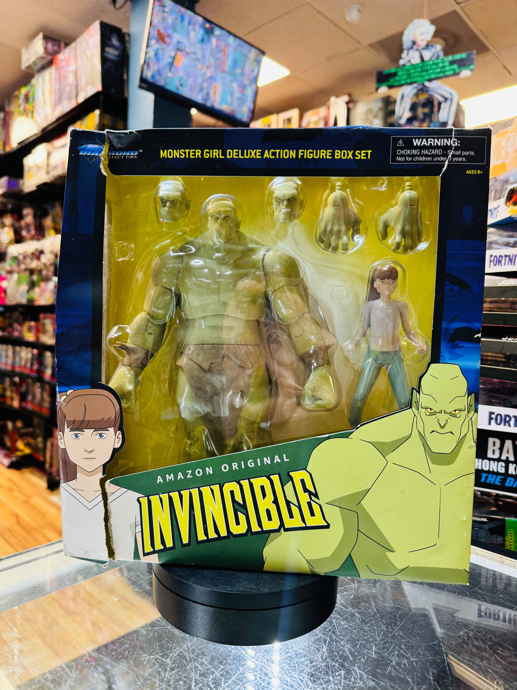 Monster Girl Deluxe (Invincible, Diamond Select) *NEW* product image 1, provided for visual reference and product detail
