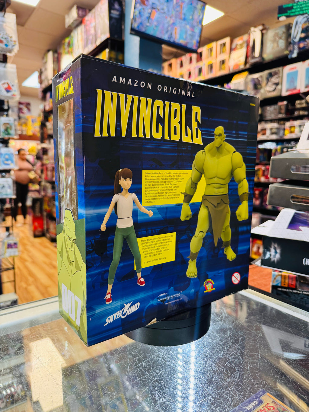 Monster Girl Deluxe (Invincible, Diamond Select) *NEW* product image 4, provided for visual reference and product detail