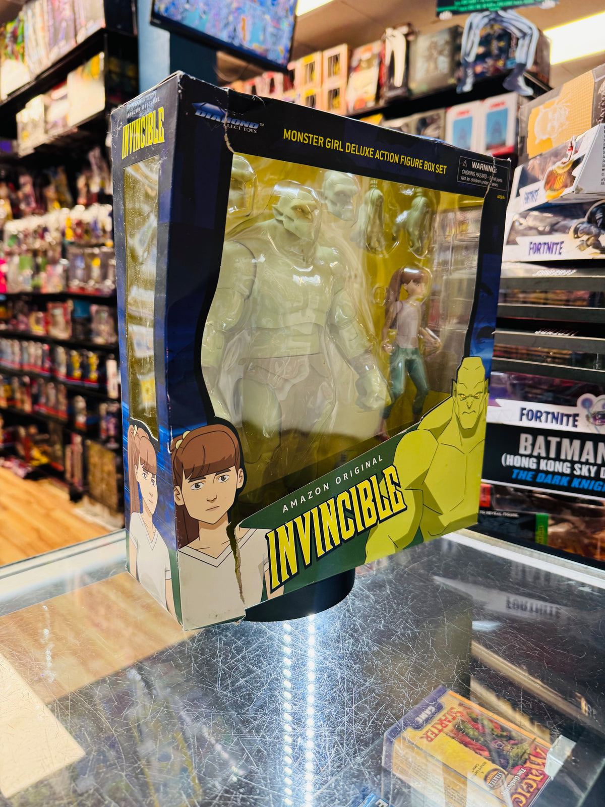 Monster Girl Deluxe (Invincible, Diamond Select) *NEW* product image 6, provided for visual reference and product detail