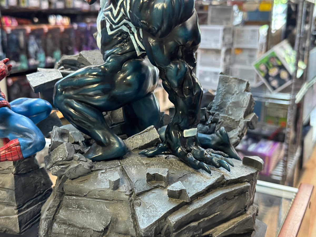 Spider-Man vs Venom Diorama Statue (Vintage Bowen Designs, Marvel) **No Box** product image 11, provided for visual