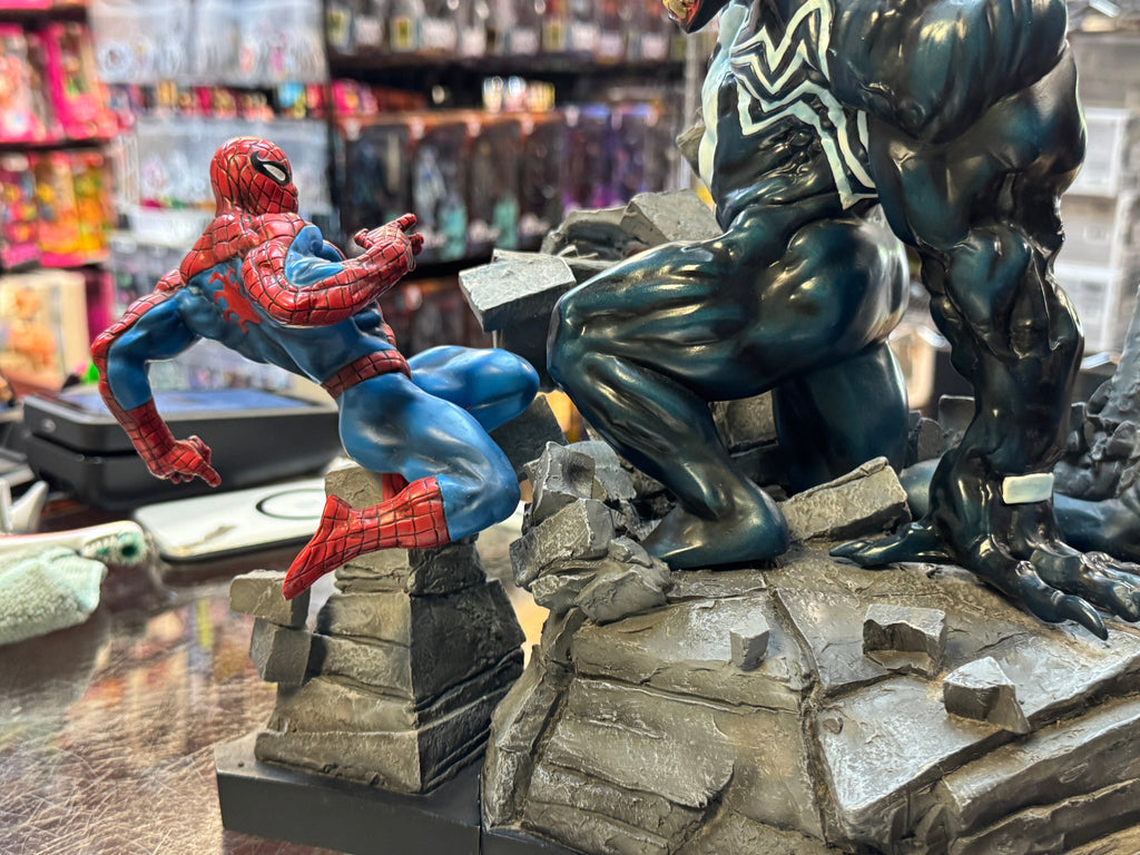 Spider-Man vs Venom Diorama Statue (Vintage Bowen Designs, Marvel) **No Box** product image 10, provided for visual