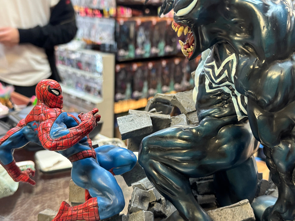 Spider-Man vs Venom Diorama Statue (Vintage Bowen Designs, Marvel) **No Box** product image 8, provided for visual reference