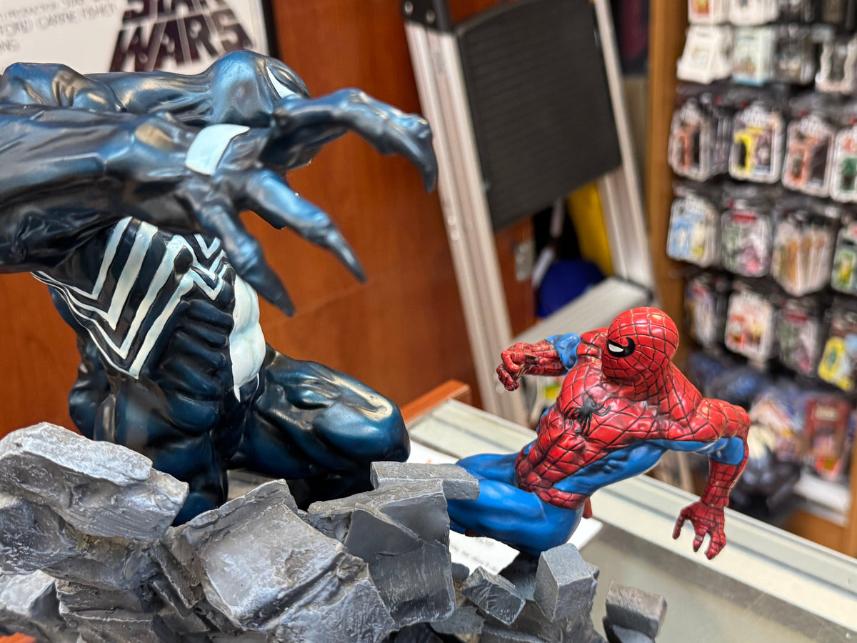 Spider-Man vs Venom Diorama Statue (Vintage Bowen Designs, Marvel) **No Box** product image 5, provided for visual reference