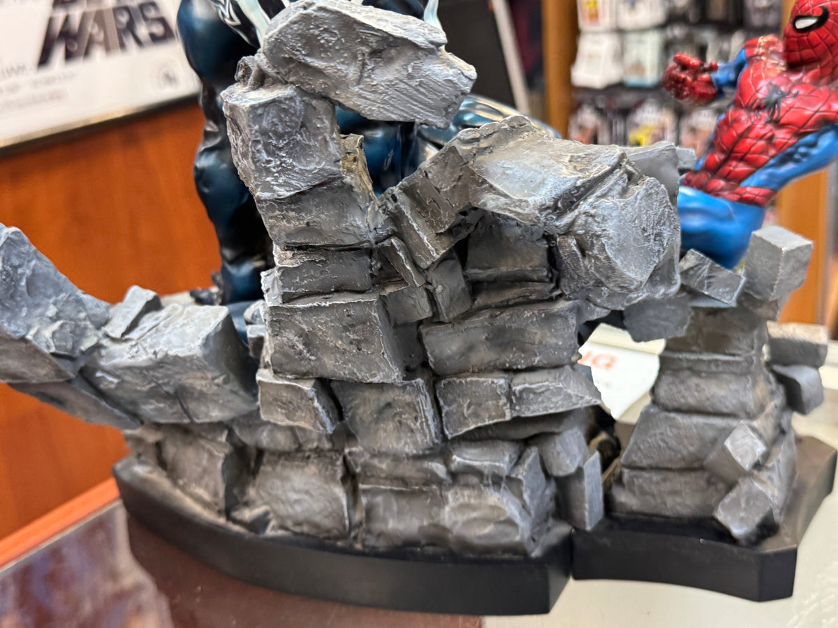 Spider-Man vs Venom Diorama Statue (Vintage Bowen Designs, Marvel) **No Box** product image 3, provided for visual reference