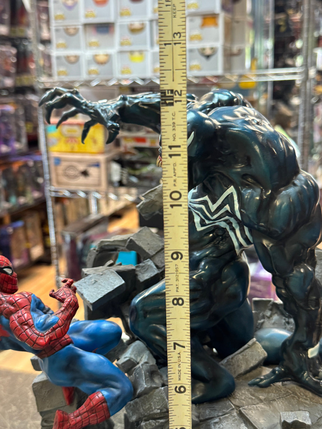 Spider-Man vs Venom Diorama Statue (Vintage Bowen Designs, Marvel) **No Box** product image 2, provided for visual reference