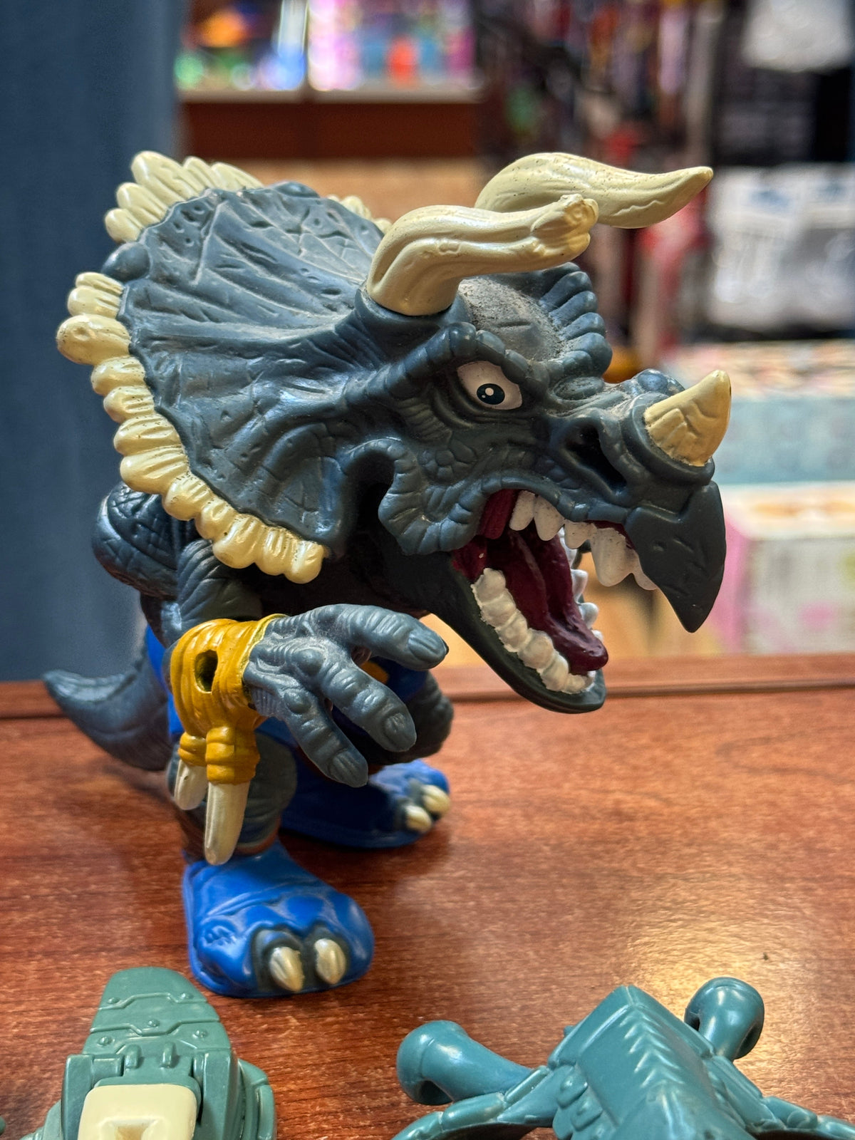 Spike Martial Arts Master (Vintage Extreme Dinosaurs, Mattel) **COMPLETE** product image 9, provided for visual reference
