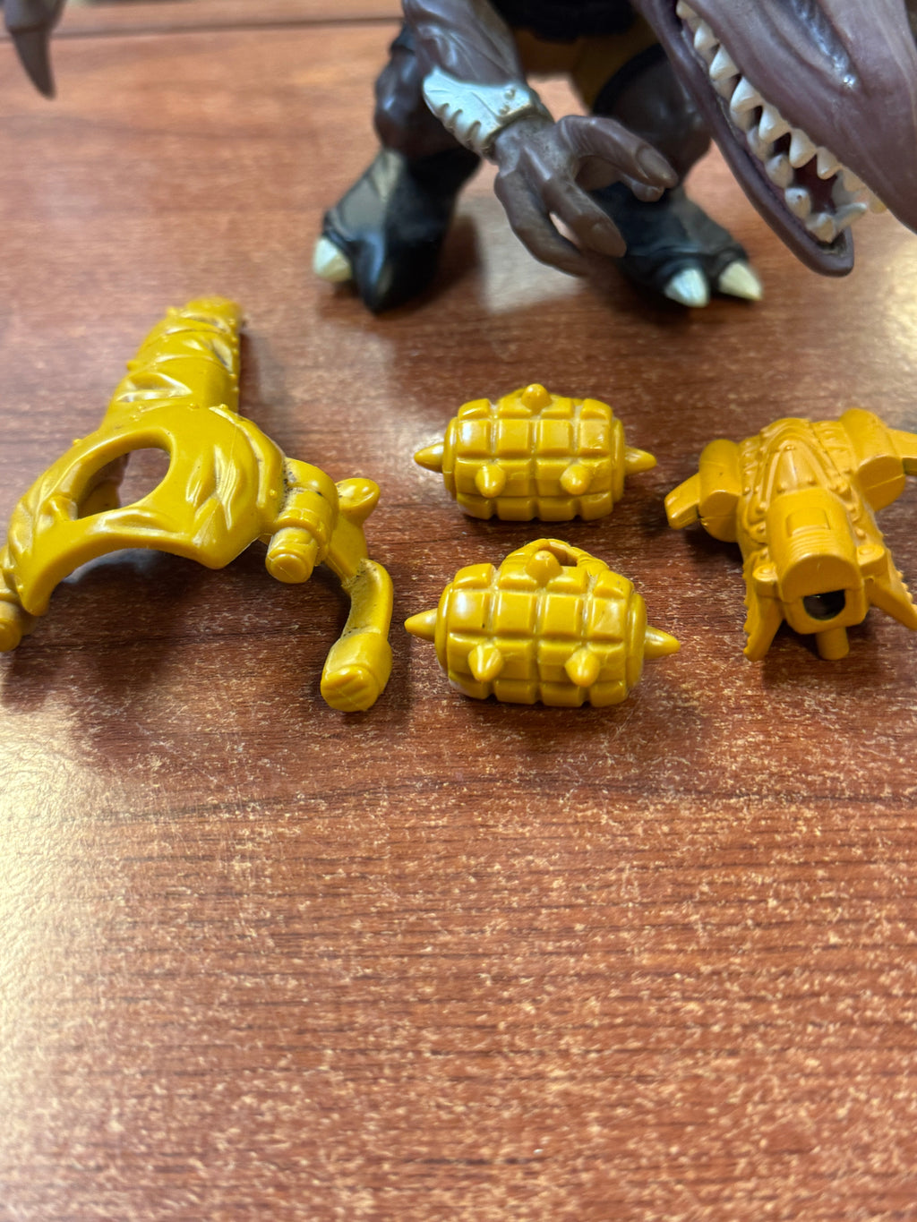 Bullzeye Arial Fighter (Vintage Extreme Dinosaurs, Mattel) **COMPLETE** product image 9, provided for visual reference and