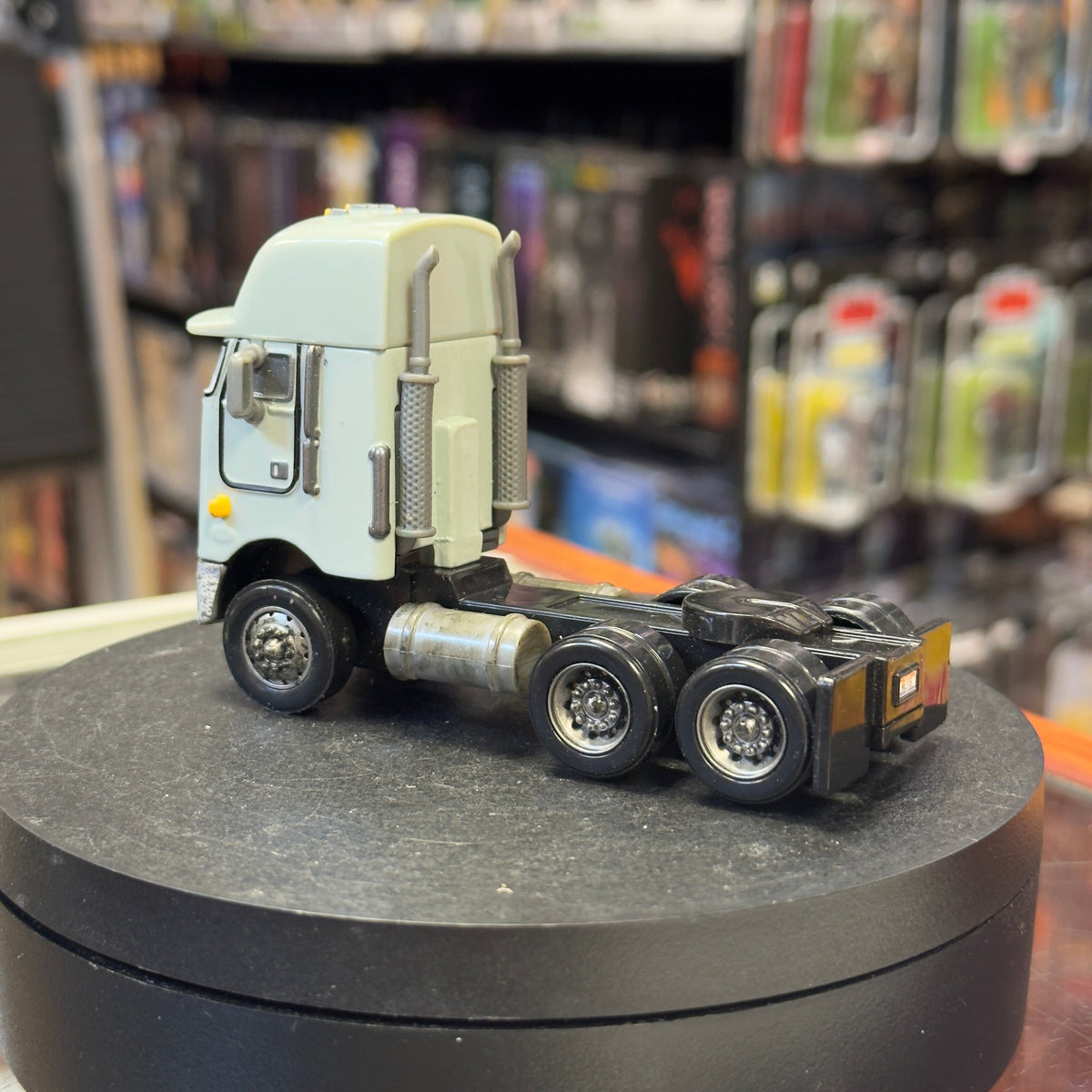 Boxcar Semi Diecast 1:55 (Pixar Cars, Mattel) product image 3, provided for visual reference and product detail review