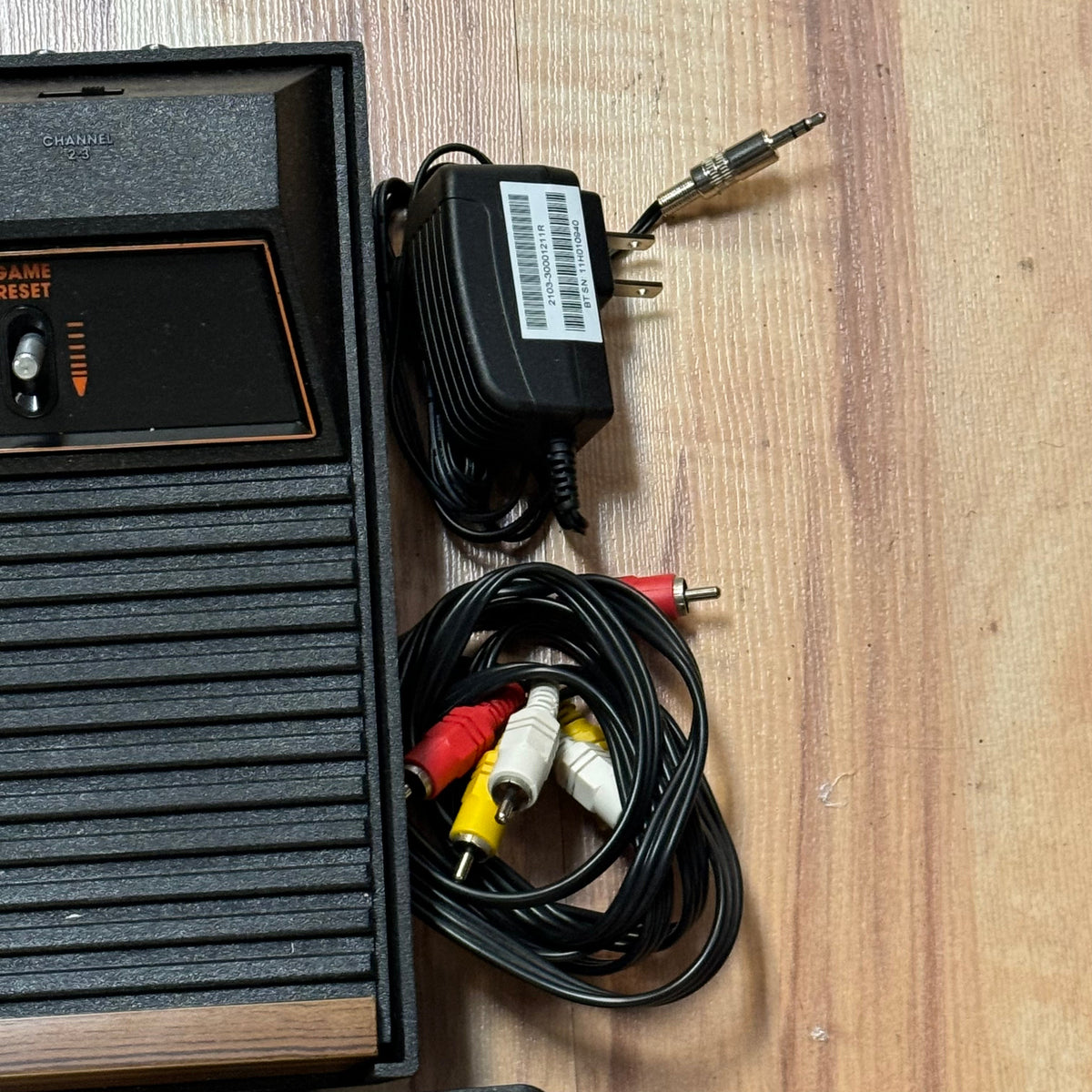Atari 2600 AV Modded 5715 (Vintage Atari, Gaming System) TESTED WORKING With Games product image 5, provided for visual