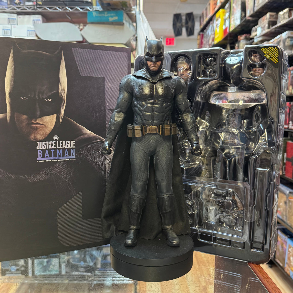 Batman Justice League Deluxe 1/6 MMS 456 (DC, Batman, Hot Toys) COMPLETE product image 1, provided for visual reference and