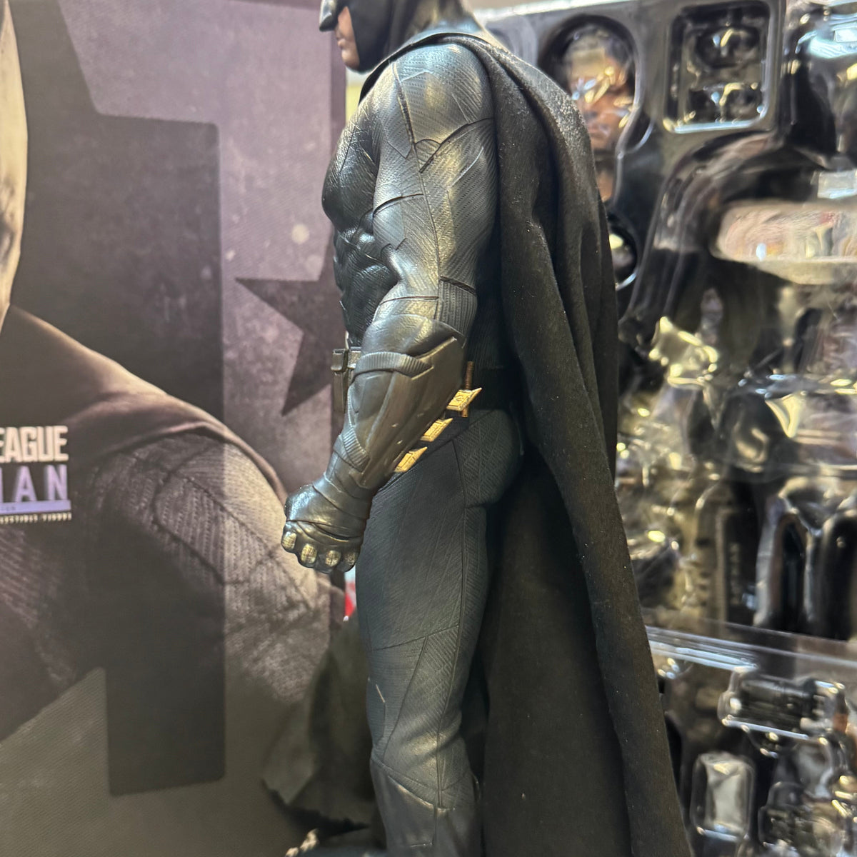Batman Justice League Deluxe 1/6 MMS 456 (DC, Batman, Hot Toys) COMPLETE product image 6, provided for visual reference and