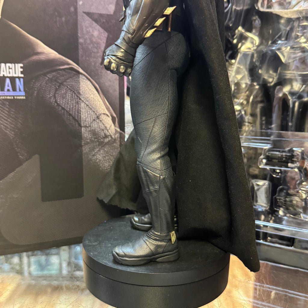 Batman Justice League Deluxe 1/6 MMS 456 (DC, Batman, Hot Toys) COMPLETE product image 7, provided for visual reference and