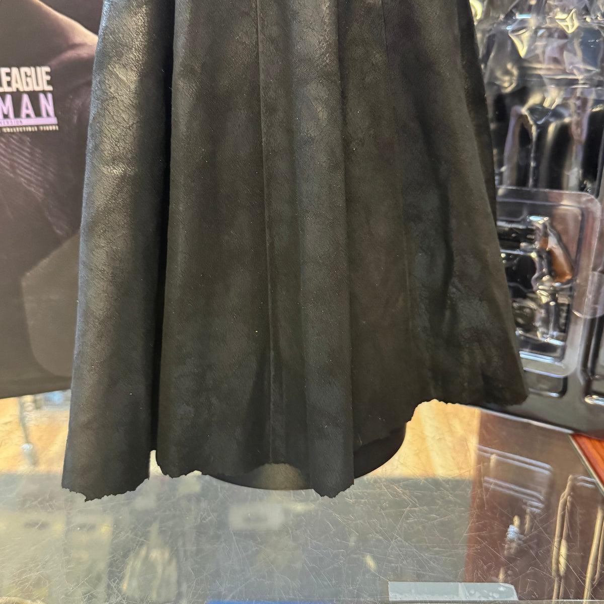 Batman Justice League Deluxe 1/6 MMS 456 (DC, Batman, Hot Toys) COMPLETE product image 9, provided for visual reference and
