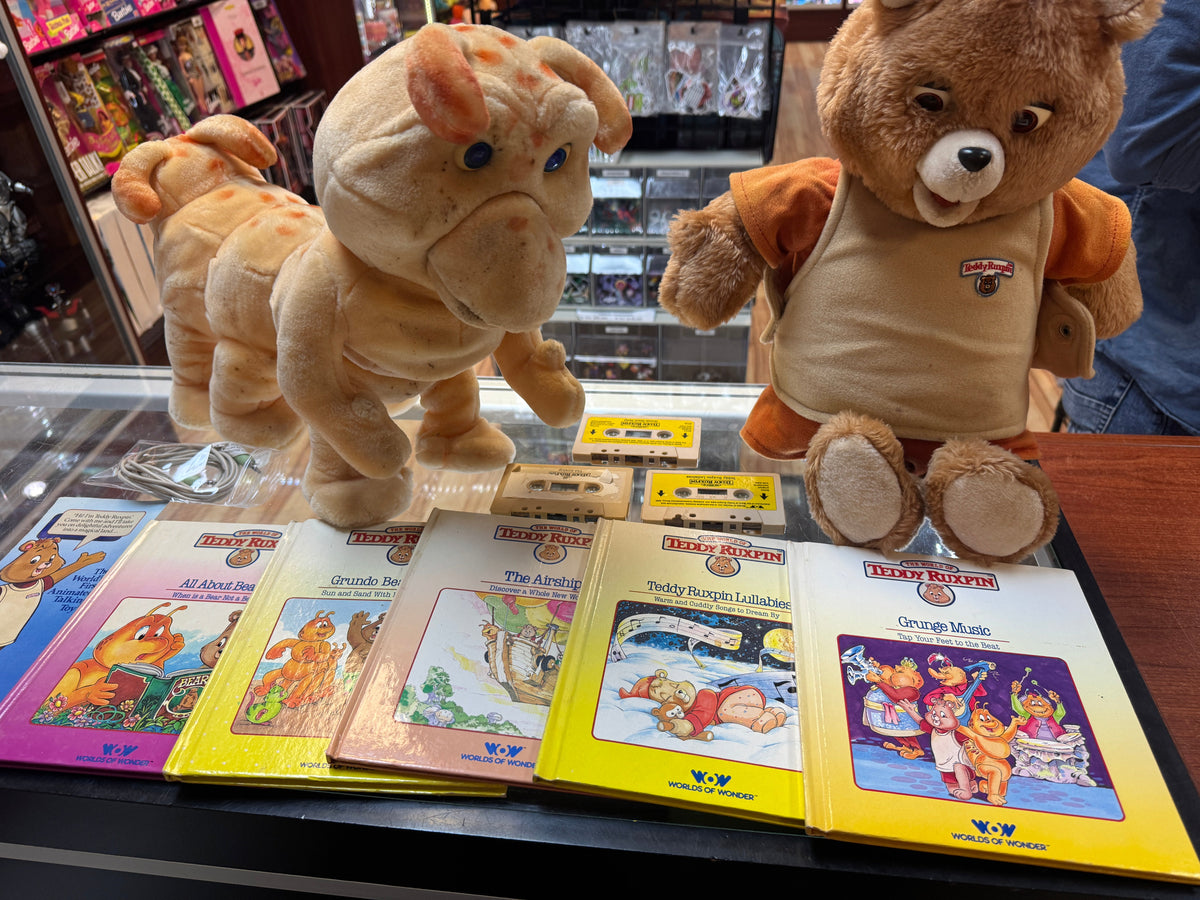 Teddy Ruxpin & Grubby Lot with Books 0946 (Vintage Teddy Ruxpin, WOW World of Wonder) product image 1, provided for visual