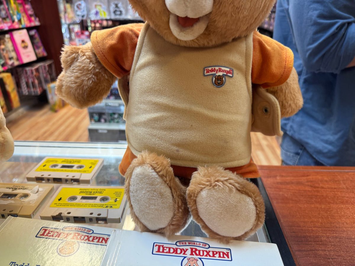 Teddy Ruxpin & Grubby Lot with Books 0946 (Vintage Teddy Ruxpin, WOW World of Wonder) product image 4, provided for visual