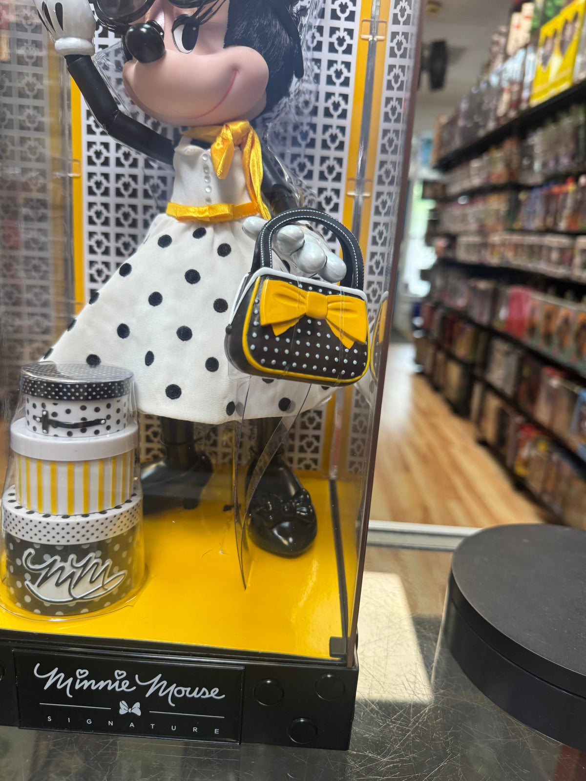 Pocka Dot Minnie Mouse Doll (Disney, Designer Signature Series) **SEALED** product image 6, provided for visual reference