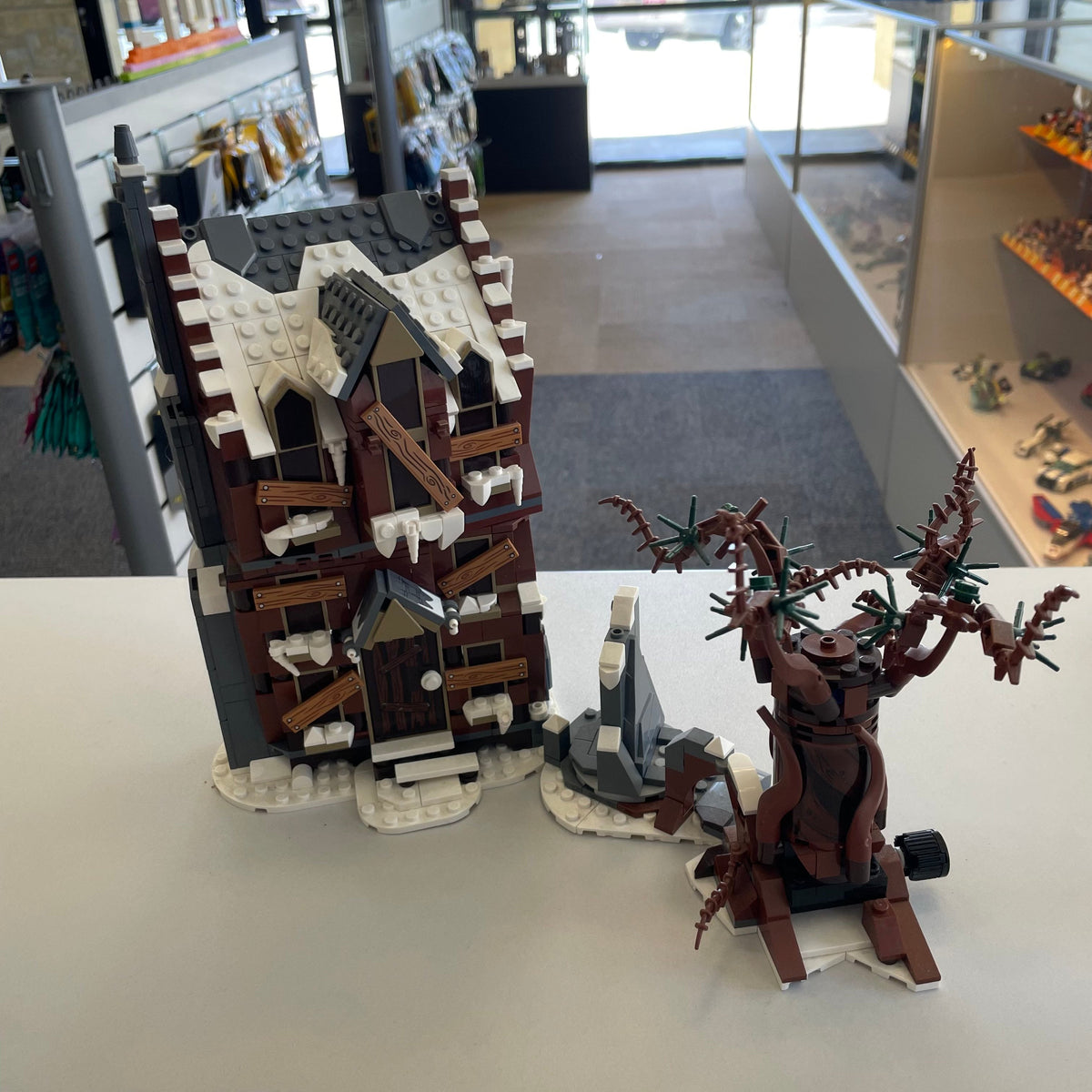 76407 LEGO Harry Potter: The Shrieking Shack & Whomping Willow (Previously Owned) product image 1, provided for visual