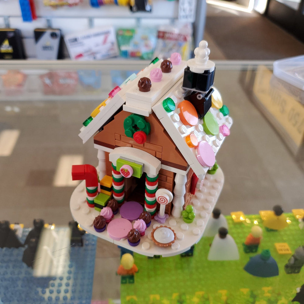 40139 LEGO Christmas: Gingerbread House (Retired) (Previously Owned)
