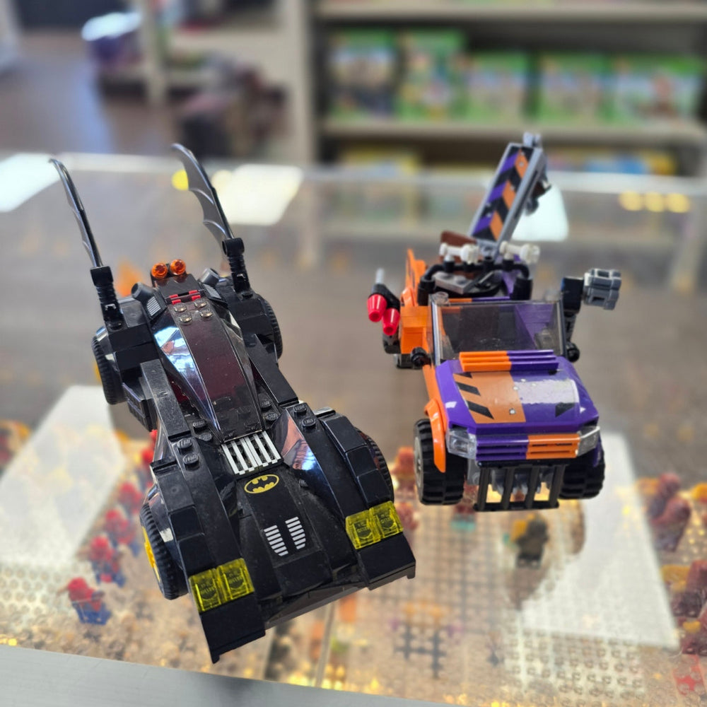 6864 Batmobile and The Two-Face Chase (Retired) (Previously Owned)