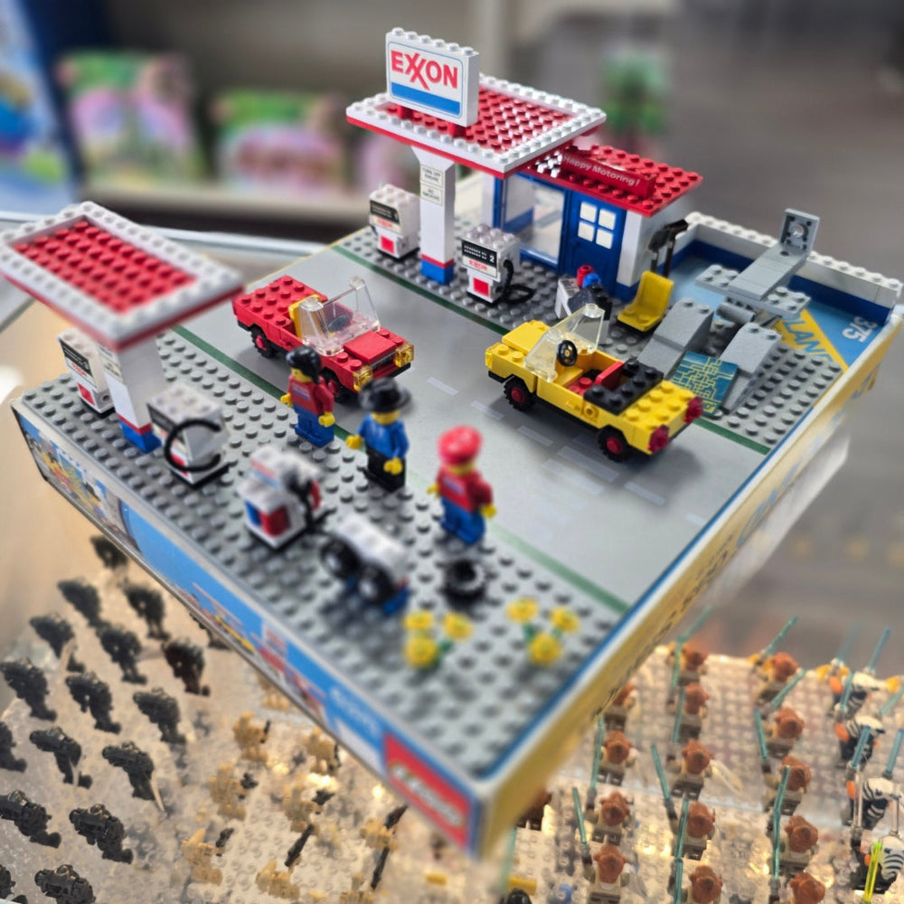 6375 LEGO Vintage Gas Station (Retired) (Previously Owned)