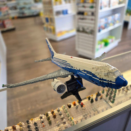 10177 Boeing 787 Dreamliner (Retired) (Previously Owned) product image 1, provided for visual reference and product detail