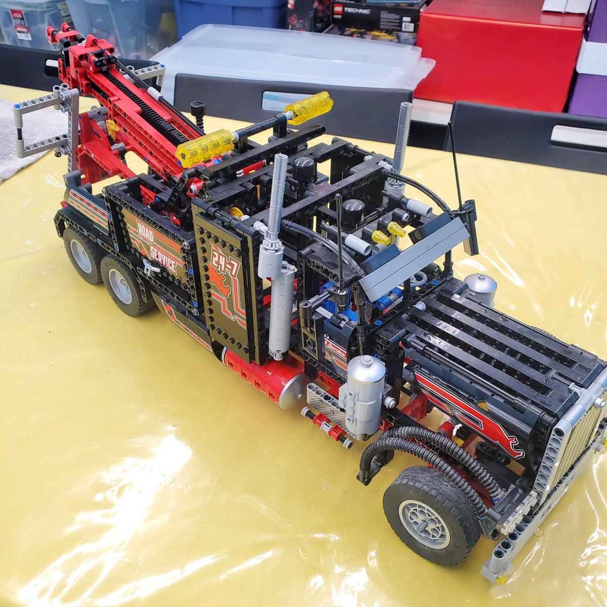 8285 LEGO Technic Tow Truck (Retired) (Previously Owned) product image 1, provided for visual reference and product detail