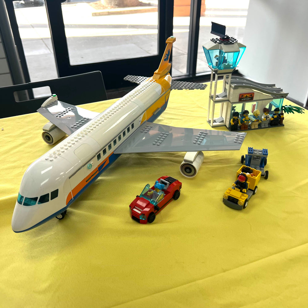 60262 Passenger Airplane (Retired) (Previously Owned)