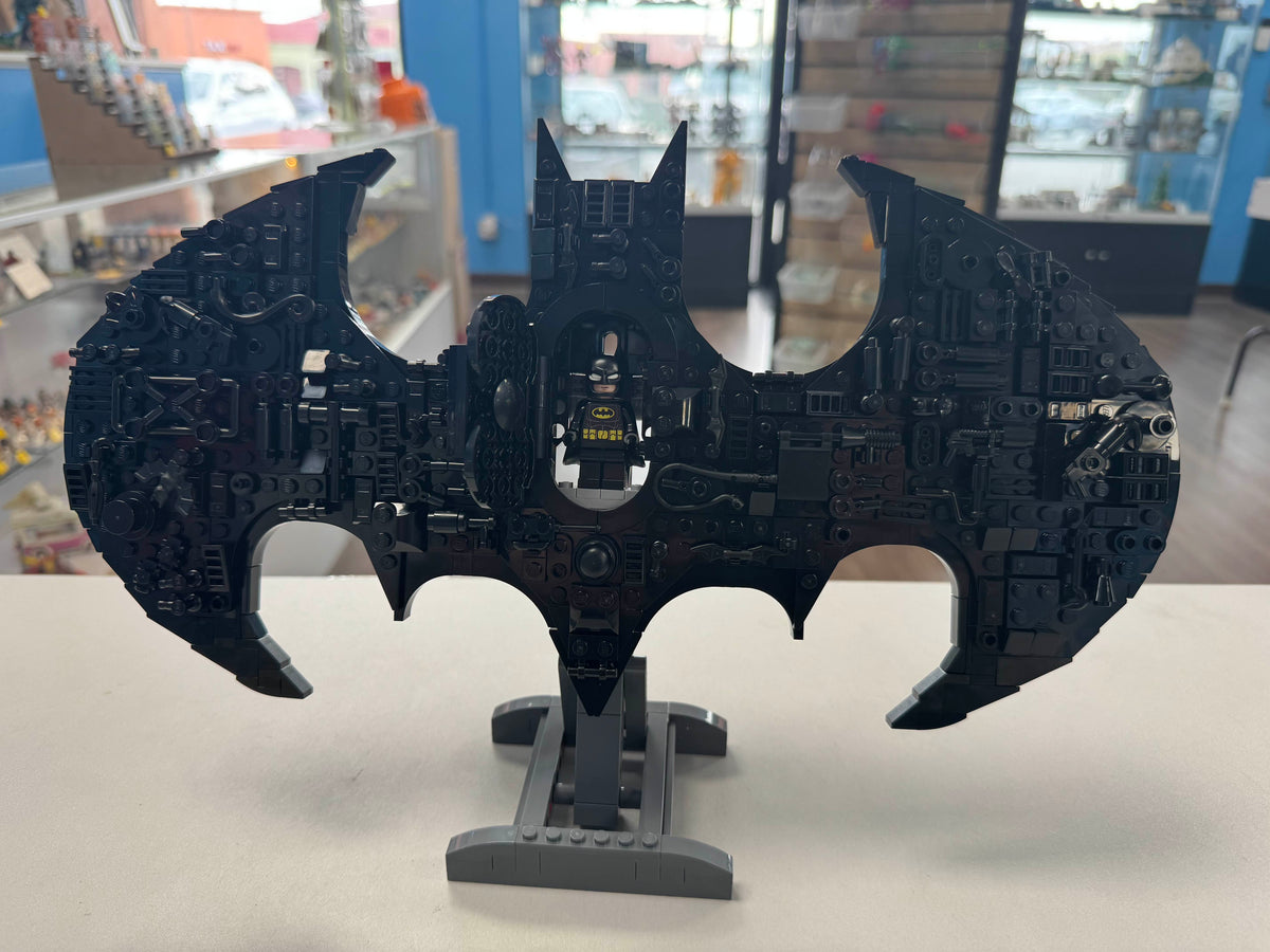 76330 Batman Logo (Previously Owned) product image 1, provided for visual reference and product detail review