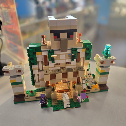 21250 The Iron Golem Fortress (Retired) (Previously Owned) product image 1, provided for visual reference and product detail