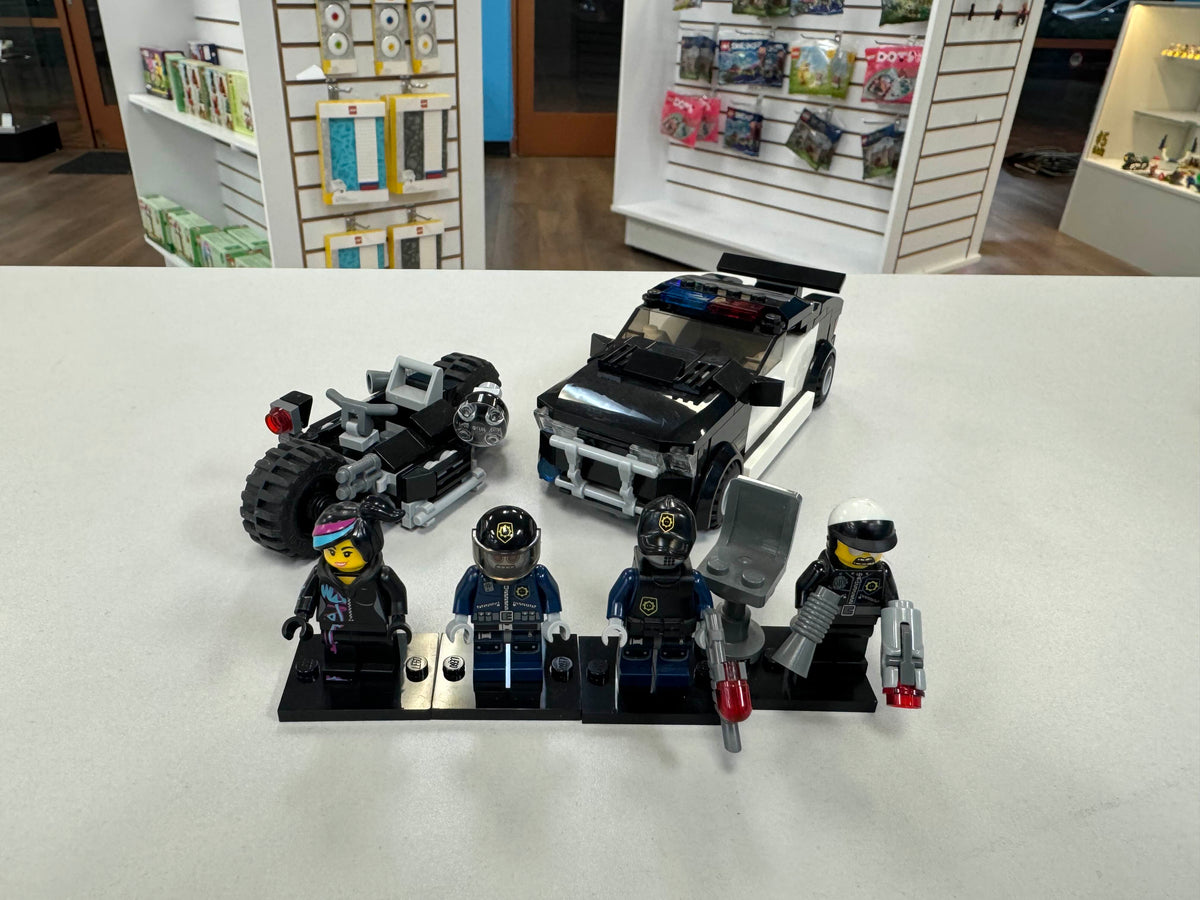 70819 Bad Cop Car Chase (Retired) (Previously Owned) product image 1, provided for visual reference and product detail review