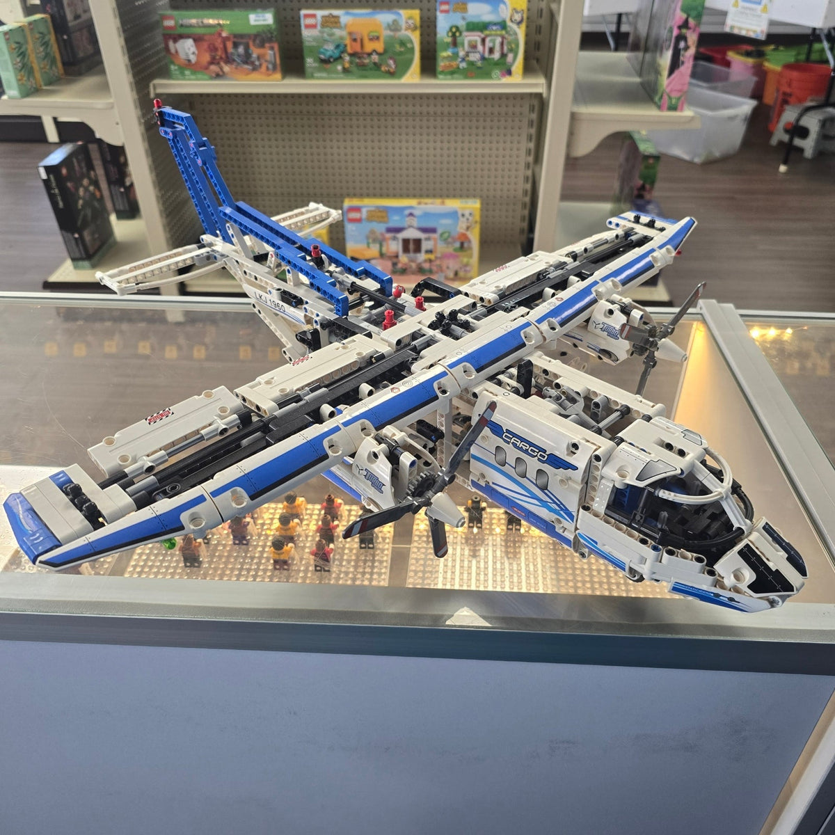 42025 Cargo Plane (Retired) (Previously Owned) product image 1, provided for visual reference and product detail review