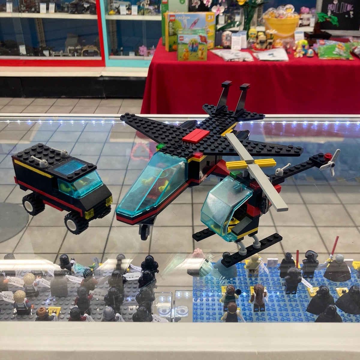 1687 LEGO Airport: Midnight Transport (Retired) (Previously Owned) product image 1, provided for visual reference and
