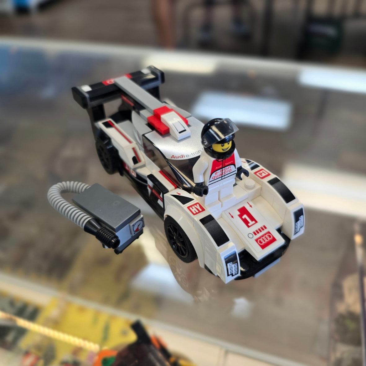 75872 Audi R18 e-tron quattro (Retired) (Previously Owned) product image 1, provided for visual reference and product detail