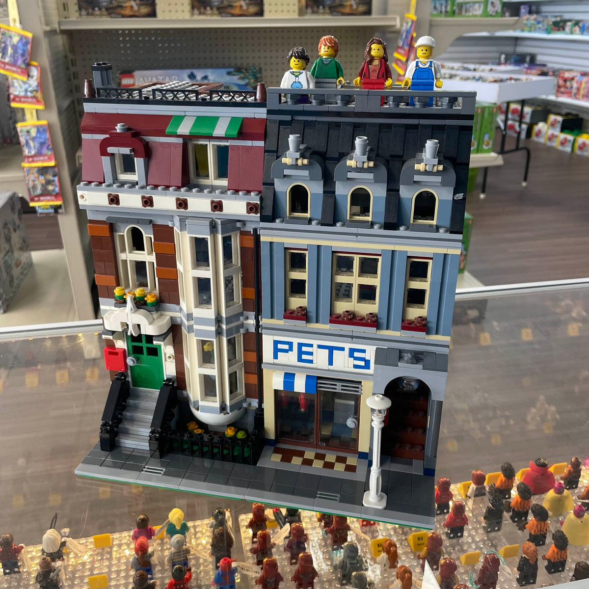 10218 LEGO Creator: Pet Shop (Retired) (Previously Owned) product image 1, provided for visual reference and product detail