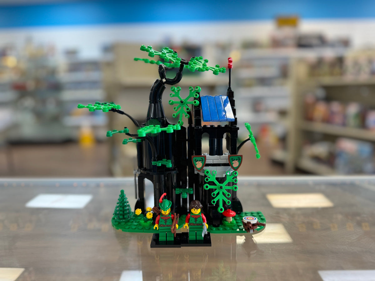 40567 Forest Hideout (Retired) (Previously Owned) product image 1, provided for visual reference and product detail review
