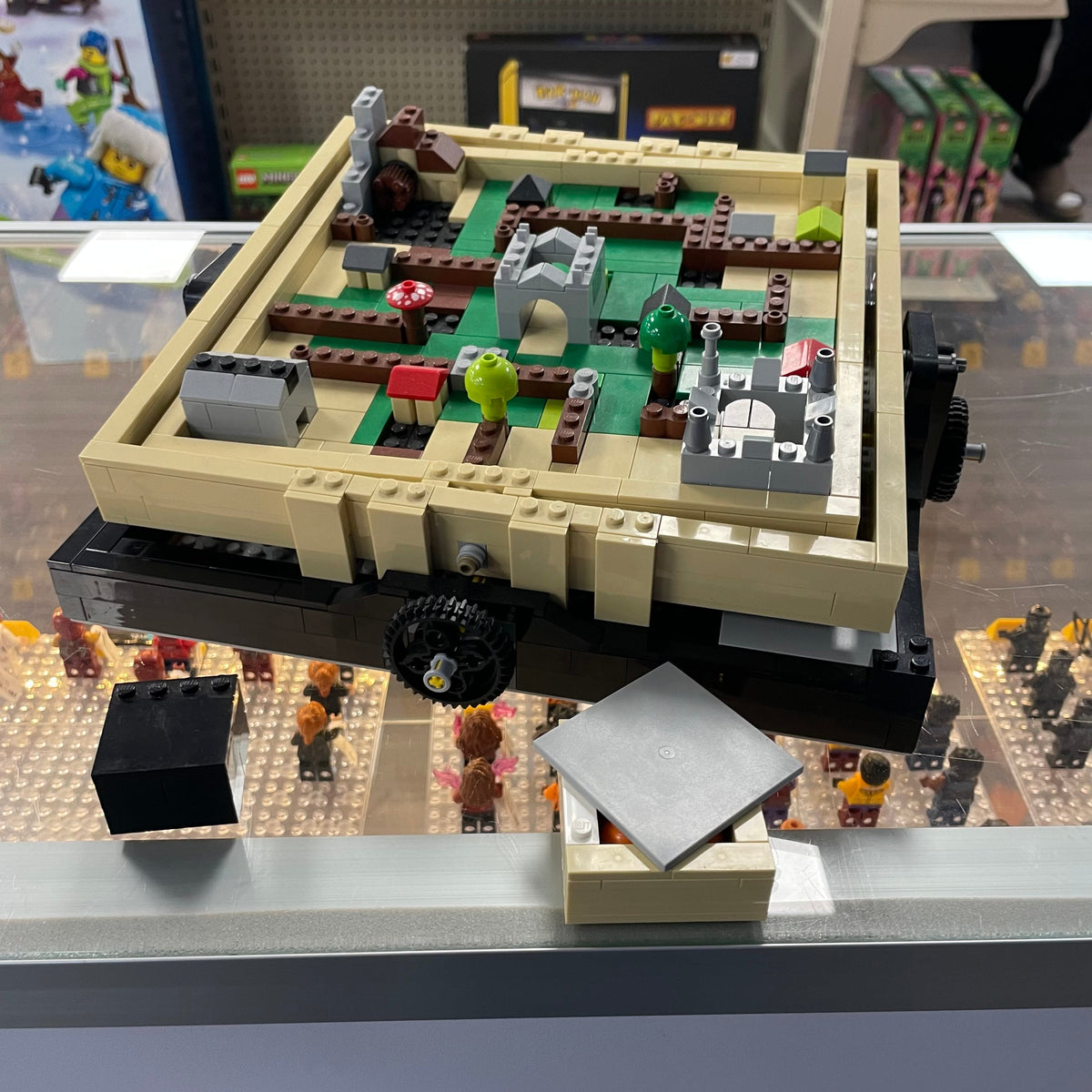 21305 LEGO Ideas Maze (Retired) (Previously Owned) product image 1, provided for visual reference and product detail review