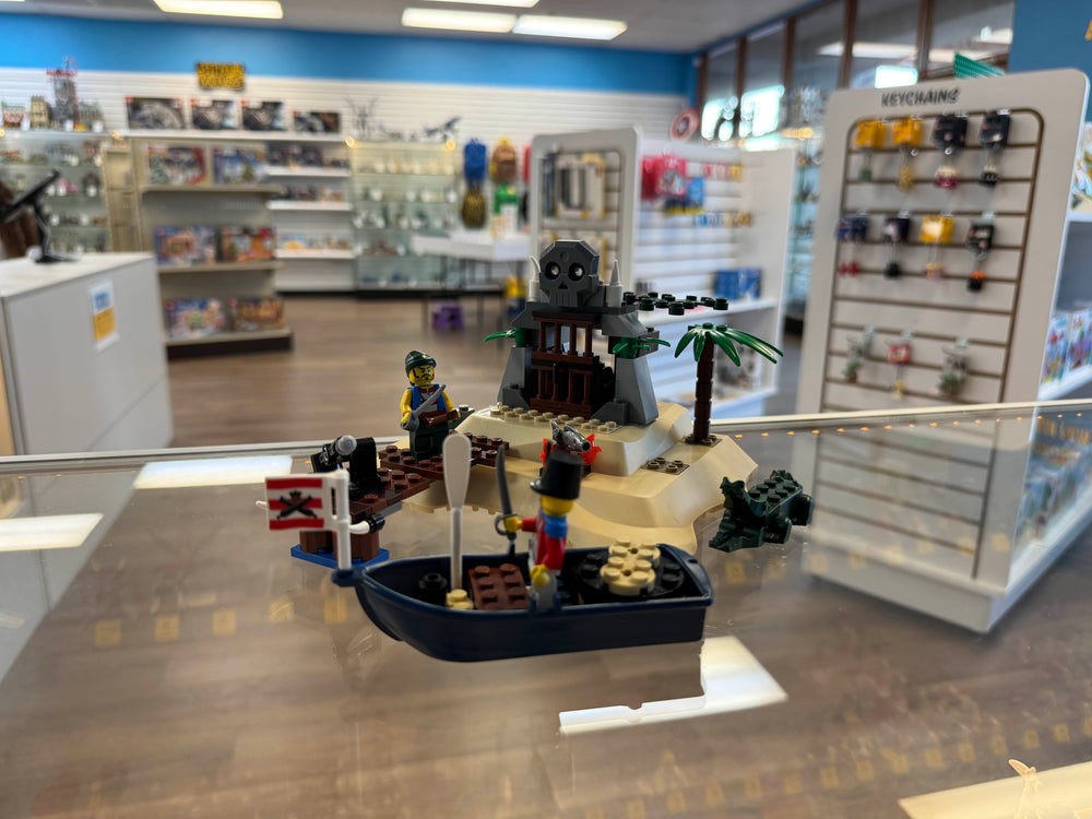 6241 LEGO Pirates: Loot Island (Retired) (Previously Owned)