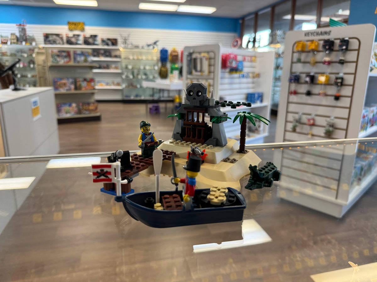 6241 LEGO Pirates: Loot Island (Retired) (Previously Owned) product image 1, provided for visual reference and product